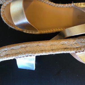 Soludos Size 8 Gold Platform Sandals